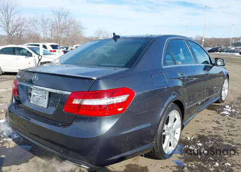 2012 Mercedes-Benz E 350 z USA, uszkodzony, nr VIN WDDHF5KB8CA645044